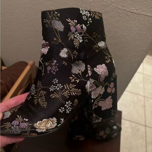 Floral platform boots